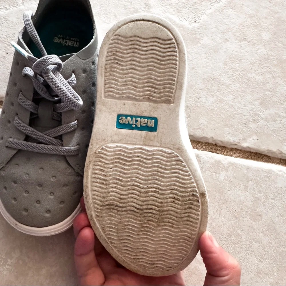 Native 🇨🇦 • Sneakers - Picture 2 of 4